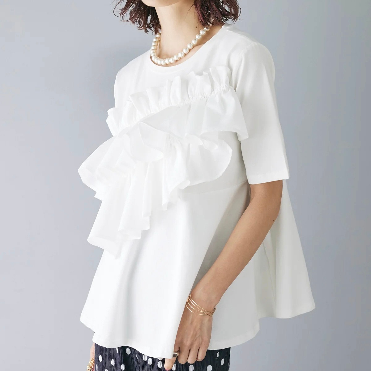 レディース トップス カットソー Tシャツ 半袖 Uネック ラウンドネック セミフレア フェミニン ストリート フリル かわいい 大人可愛い きれいめ おしゃれ かっこいい ガーリー 個性的 クール