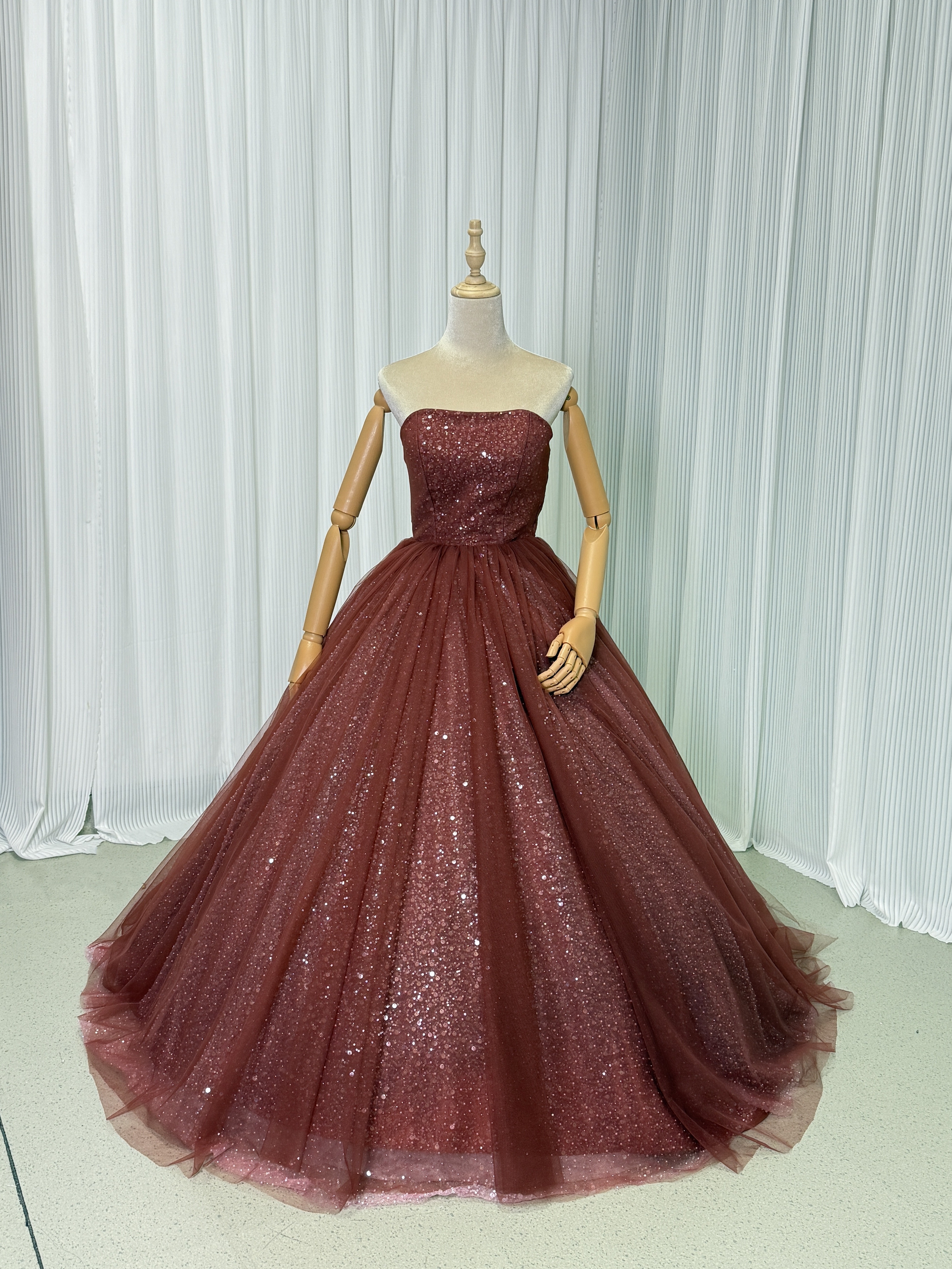 カラードレス ワインレッド ベアトップ ビスチェタイプ 華やかなトレーン 花嫁 キラキラドレス