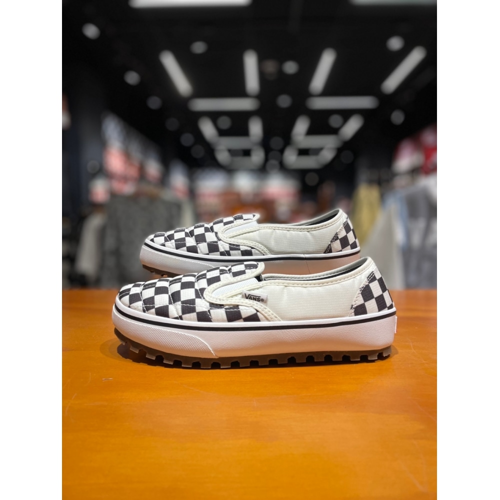 バンズ [Vans] ユニセックスチェッカーボードスノーロッジスリッパバンズガードスニーカー (ブラック) (VN0A5JI2705)