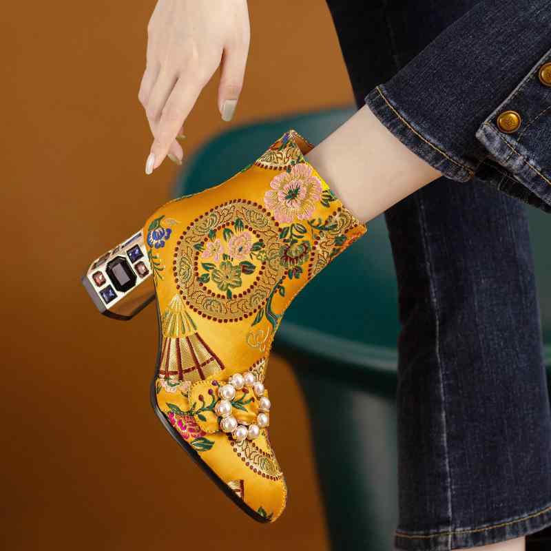 ブーツ レディース 中国風 民族風 刺繡 ショートブーツ アンクルブーツ ハイヒール チャイナドレス 普段使い 春秋 冬 裏地なし 裏起毛 サテン 光沢 大きいサイズ イエロー ブラック