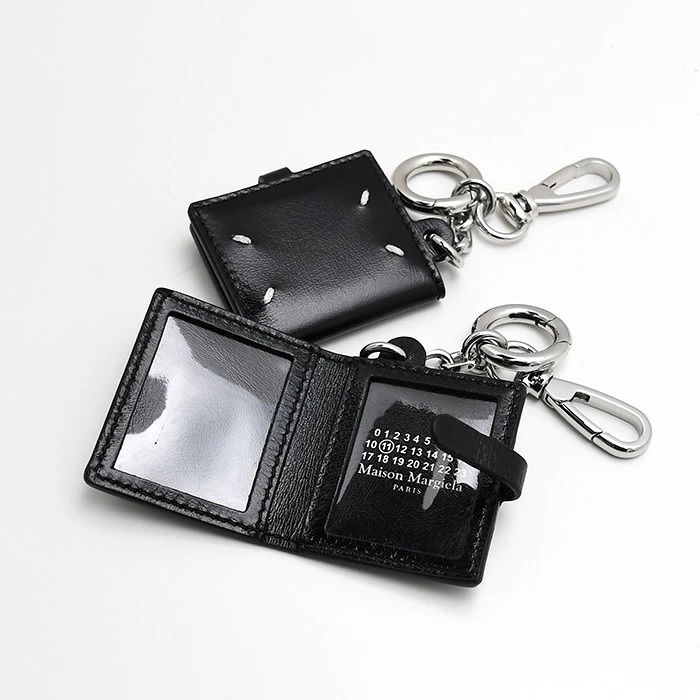 キーホルダー レザー小物 4ステッチ IDフォトホルダーチャーム SA1VL0057 P8831 メンズ ユニセックス ブラック しわ加工