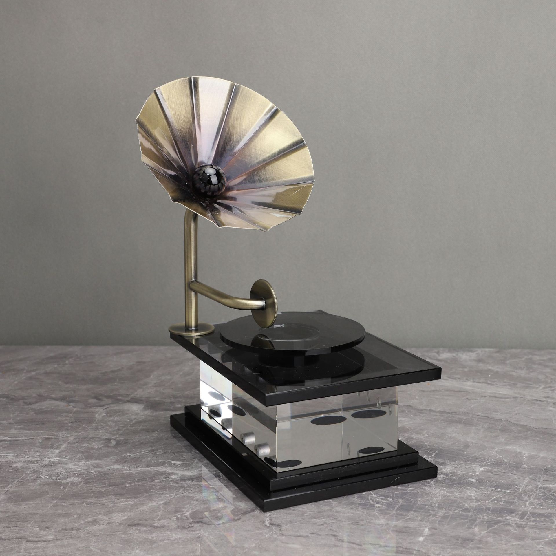 レトロな蓄音機の装飾品 リビングルームテレビキャビネットベッドサイドテーブル玄関用インテリアアクセント