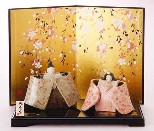 ひな祭りを飾る 縁起の良い雛人形花舞　立雛飾り