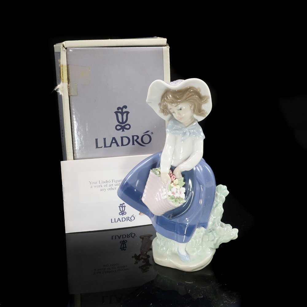 Lladro リヤドロ きれいな花ばかり 5222 置物 オブジェ ポーセリン _ 中古品 A-ランク