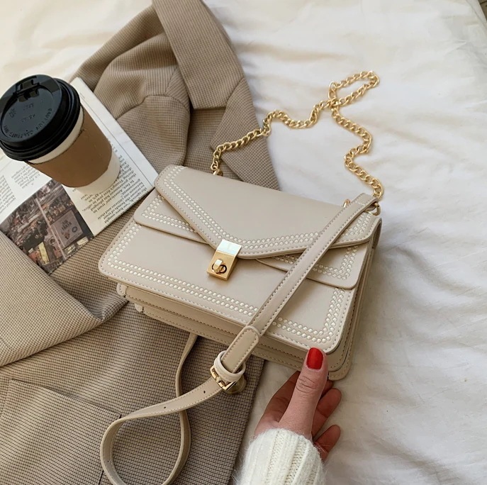 ステッチショルダーバッグ バッグ バック レディースバッグ ショルダーバッグ ショルダーバック 斜めがけバッグ 斜め掛けバッグ 斜めがけ 斜め掛け 肩がけ 肩掛け スクエア型 PU かわいい