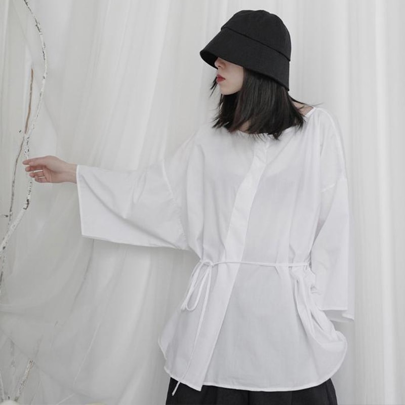 女性の七分袖シャツ無地シンプルカジュアルホワイトファッション夏新しいファッションパーソナリティトレンドラージサイズレディースシャツルーズカジュアルシャツ
