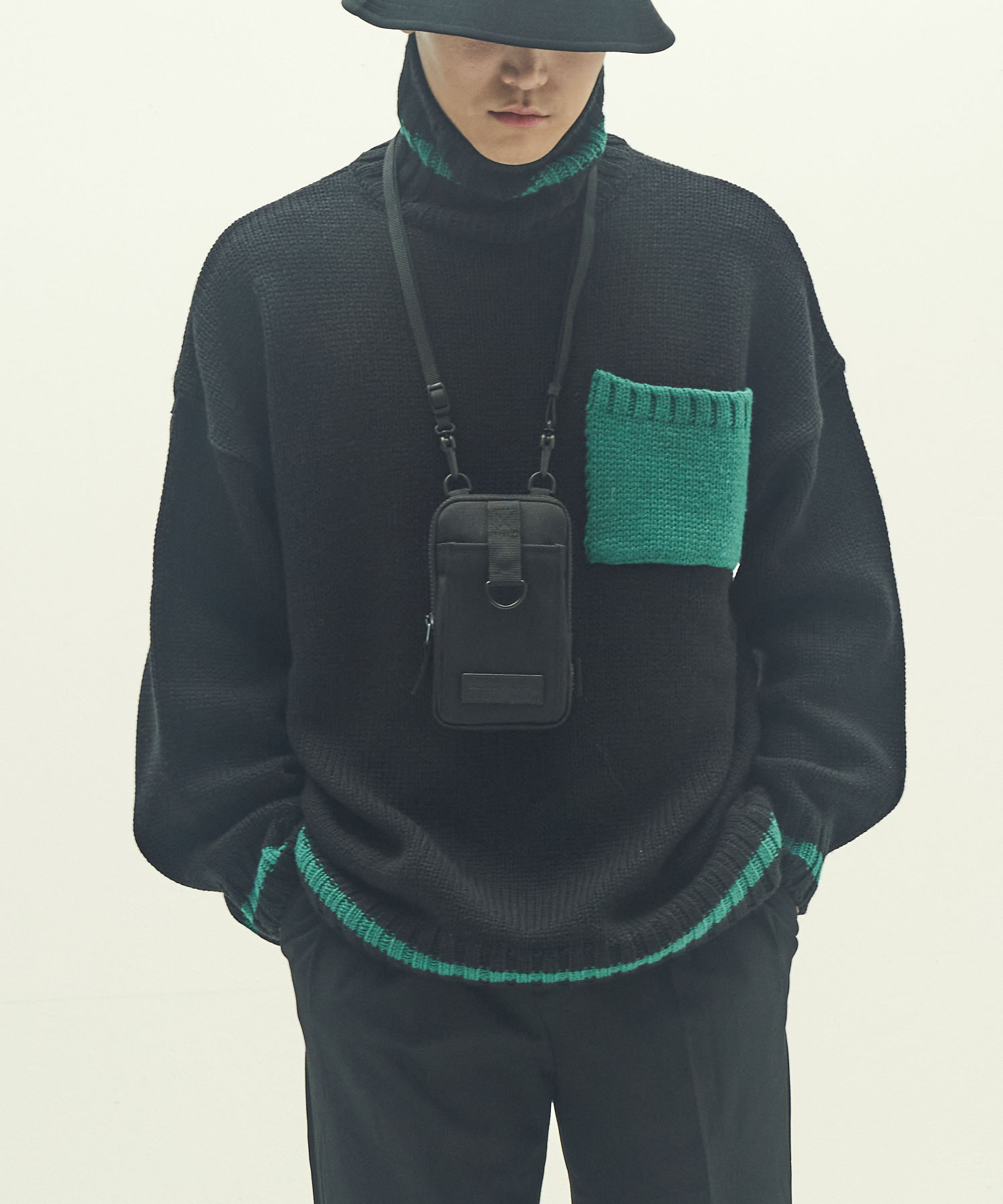 サタデーイレブンコーデュラミニクロスボディバッグ