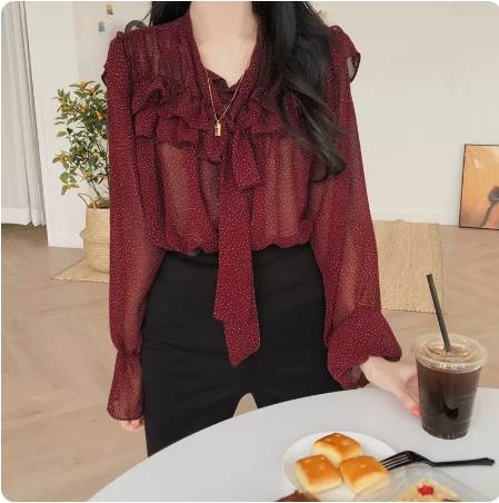 上品 ドット柄 ボウタイ ブラウス トップス シャツ 袖あり 長袖 パフスリーブ シフォン フリル リボン 前開き 透け感 シースルー かわいい 大人可愛い きれいめ カジュアル 上品 おしゃれ レト
