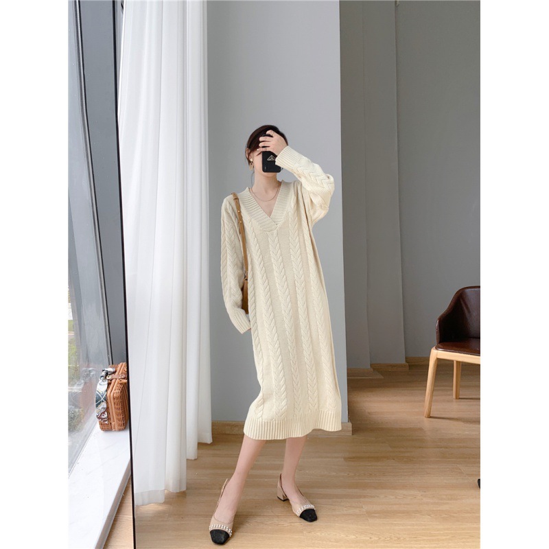 秋冬の新型の長い膝を越えたゆるいニットワンピースvネックのスカートの女性