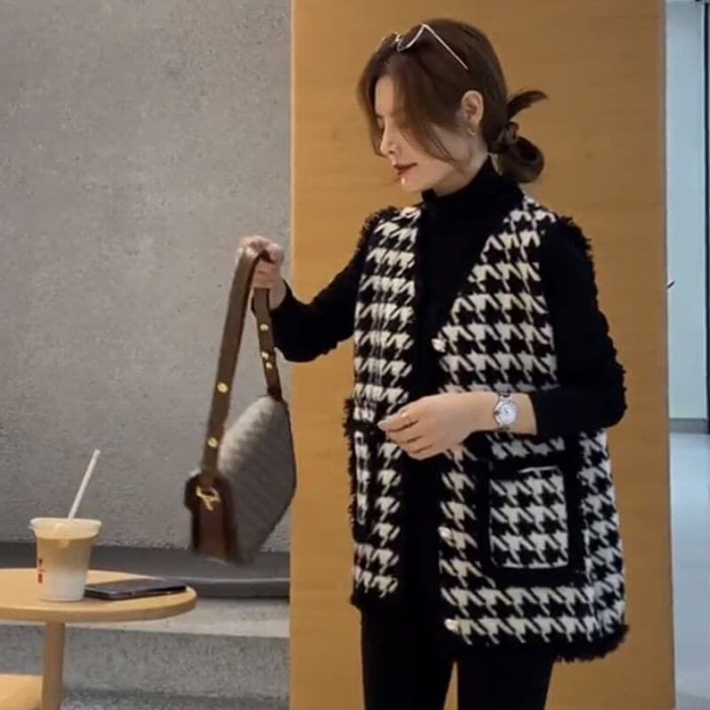 千鳥格子柄ベスト トップス ベスト 袖なし ノースリーブ Vネック 前開き かわいい 大人可愛い きれいめ シンプル カジュアル 大人 上品 おしゃれ お洒落 大人可愛い 大人女子 こなれ感 ラフ