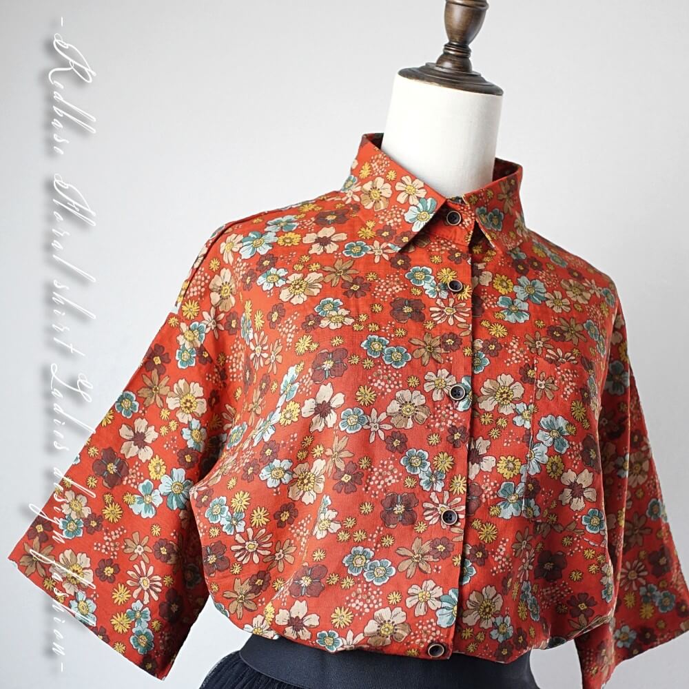 【国内より毎日発送】 くすんだ赤ベース 小花柄 レトロ 半袖 シャツ 総柄 綿100% ボタニカル柄 ガーリー 可愛い ヴィンテージ風 トップス ブラウス レッド フラワー ダンス 衣装 ゆったり