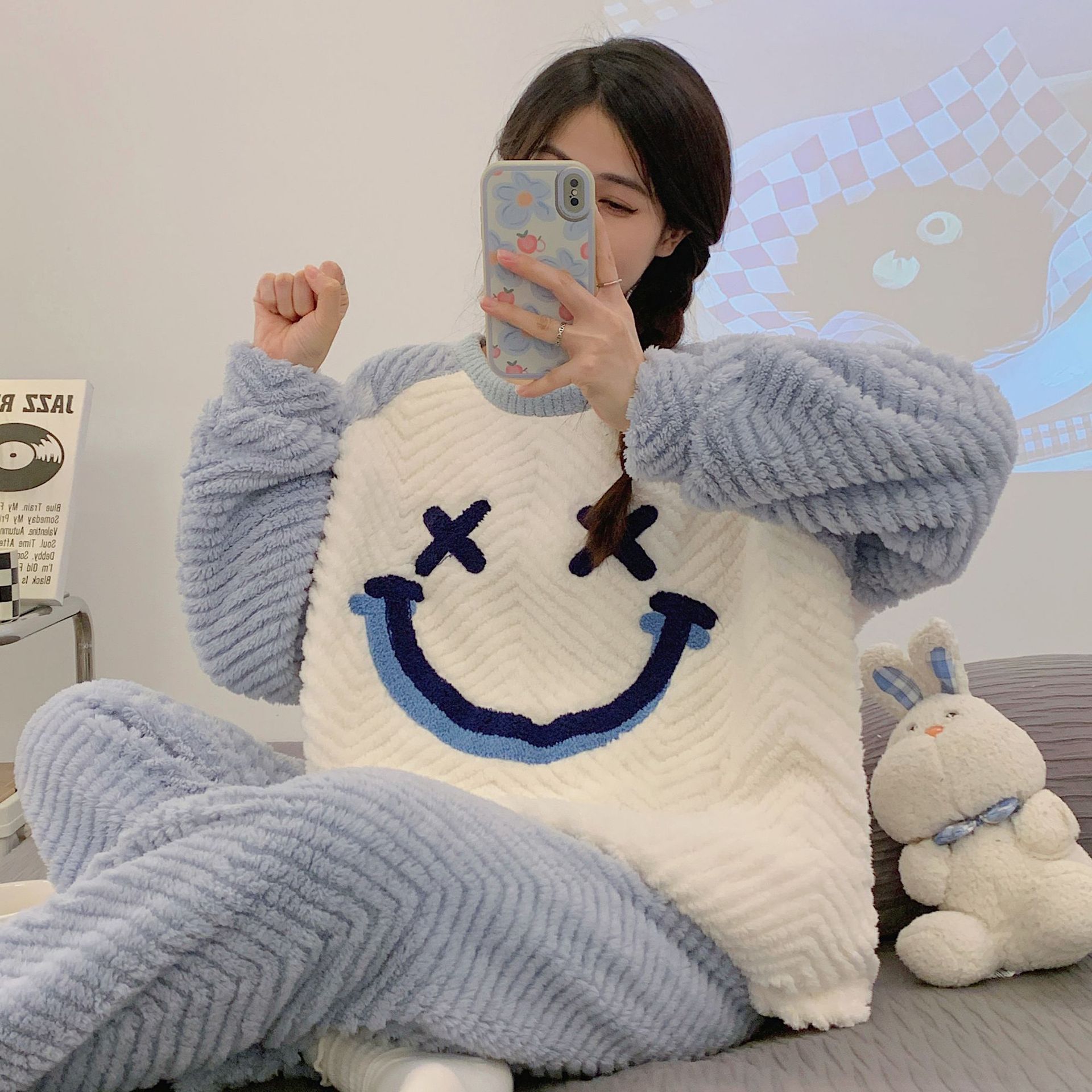 秋冬の女性用コーラルベルベットパジャマ厚くて暖かい冬の漫画かわいい女性フランネルホーム服セット卸売 4,811円