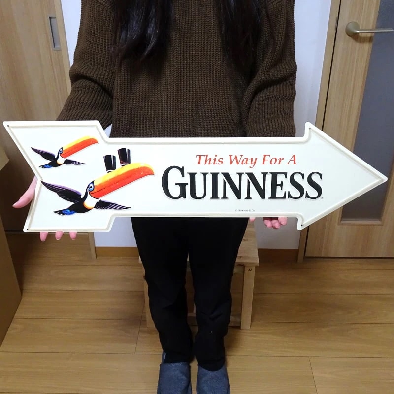 ブリキ看板 ビンテージ ダイカットエンボスメタルサイン GUINNESS ARROW アメリカン ガレージ ギネスビール 壁掛け プレート おしゃれ 壁飾り かわいい ホワイト 大きい カフェ インテ