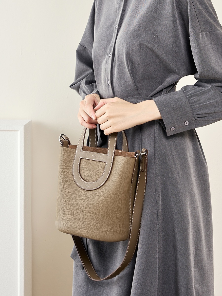 横長ボストンバッグ キルティングバッグトートバック 本革 ホーボーバッグ 肩掛け ショルダーバッグ 水筒ポーチ 大容量 防水 新作 リュック 手提げバッグ ミニバッグ 気質 おしゃれ 百掛け バックパ