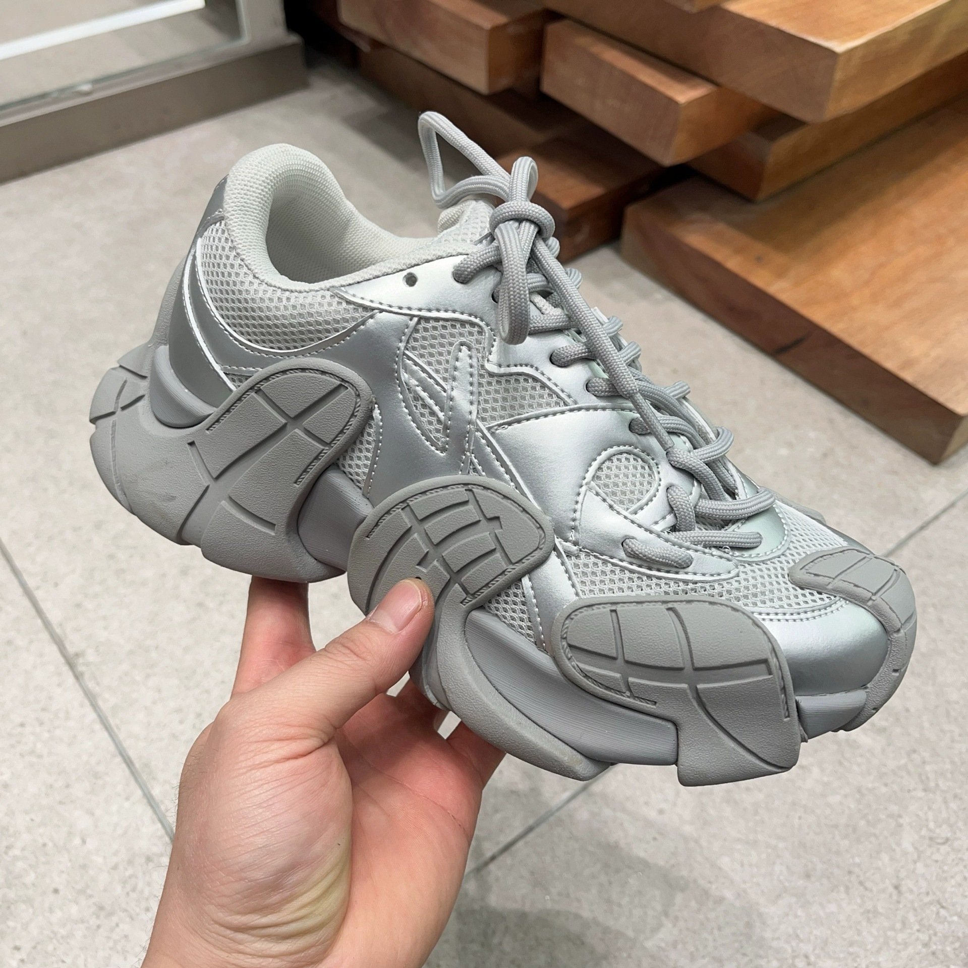 本革婦人靴100枚重ね厚底2024春の新作メッシュマドレーヌ系カジュアルスポーツお父さん靴