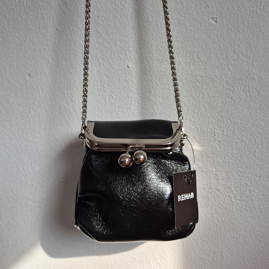 ビオラ モダン チェーン ミニバッグ - 感覚的なフレーム ショルダーバッグ