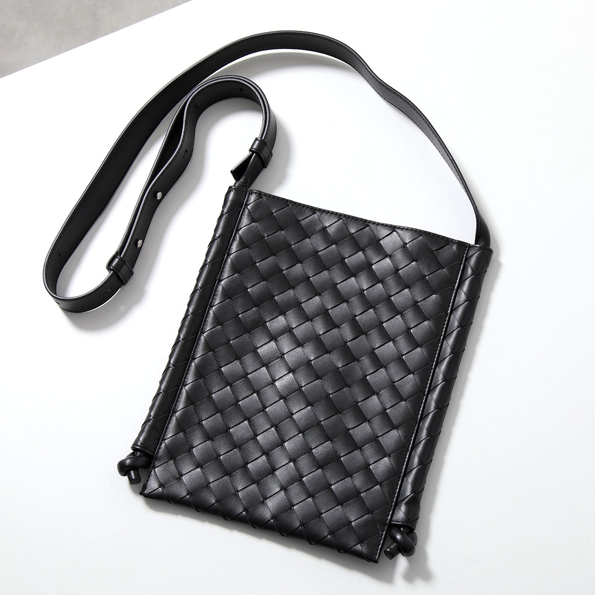 BOTTEGA VENETA ボッテガヴェネタ ショルダーバッグ SMALL FLAT LOOP スモール フラット ループ 776504 V2HL1 イントレチャート 鞄 8803/BLACK-SI