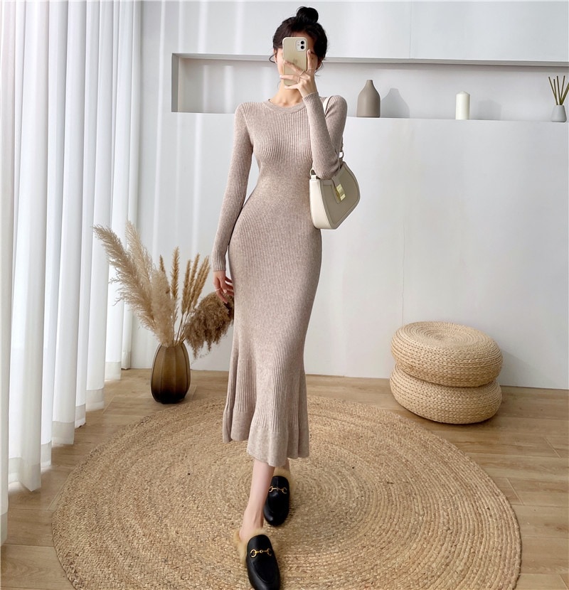 ボトミングスカート秋と冬の新しい膝タイトなセーターワンピースパッケージヒップ内のスリムウエスト薄いニットワンピース女性
