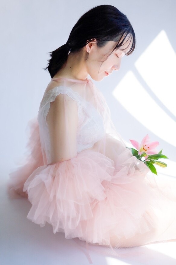 実例写真！トップス 可愛い ピンク ソフトチュール 長袖 ラッフルフリル 前撮り 妊婦 色直し