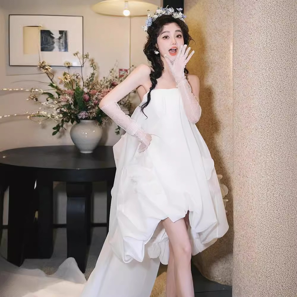 胸を拭いてウェディングドレスを軽くします