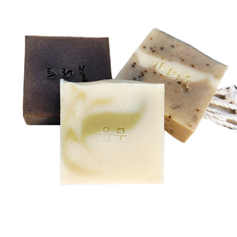 葉の香り 自然が育んだ 敏感肌のための ドクダミ＋ハトムギ＋ノニ 熟成天然石けん