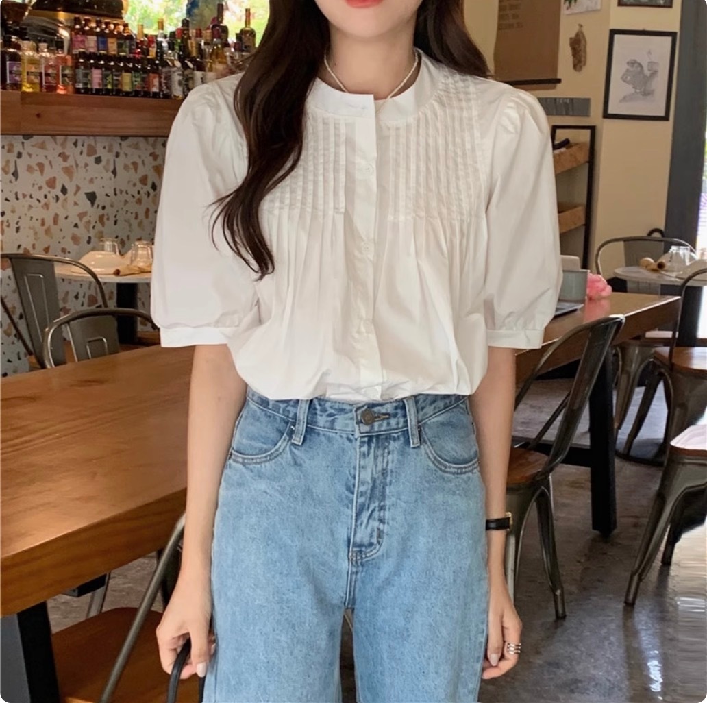 レディース トップス シャツ ブラウス デート 白シャツ 白トップス ミディアム丈 袖あり 半袖 パフスリーブ フレアスリーブ 襟なし スタンドカラー タイト 切り替えデザイン スマート プリーツ