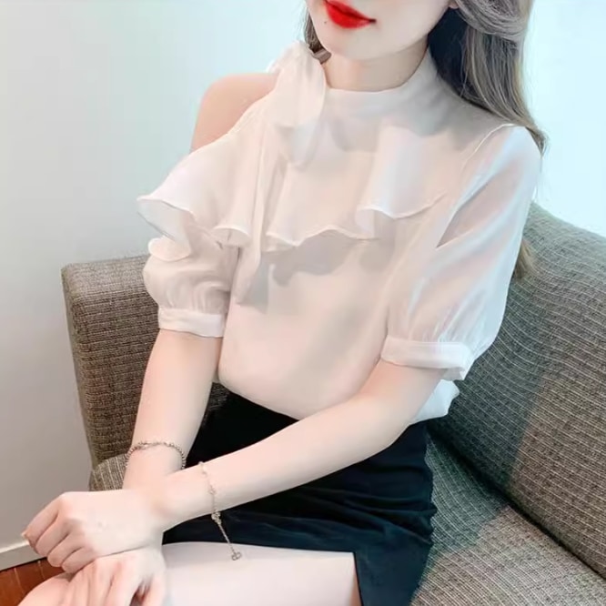 トップス ブラウス ミディアム 半袖 パフスリーブ 袖あり ラウンドネック ワンショルダー 襟なし セミフレア Aライン シフォン フリル 透け感 かわいい 大人可愛い きれいめ シンプル 上品
