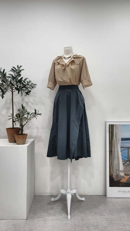 バスロックベージュラッフルブラウス丸いカラーバルーン袖ブラウス賀客ブラウス