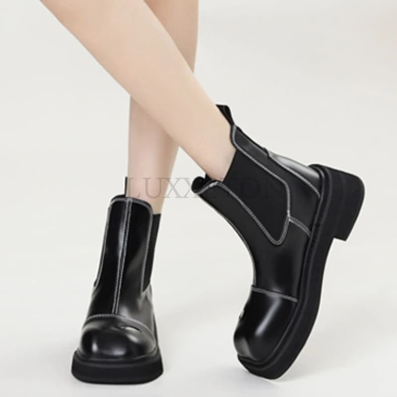 女性のためのファッショナブルな厚底靴 丸いつま先のブーツ 革 快適 豪華なデザイン パーティー