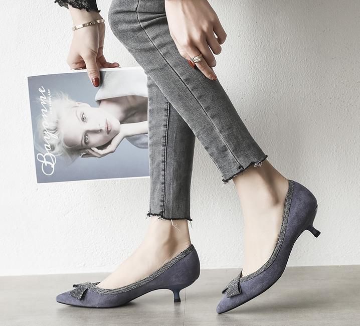 フォーマルシューズ 女っぽ パーティー 入園式 ローヒール リボン レディースパンプス 結婚式 歩きやすい スエード 美脚 3cmヒール 疲れない ポインテッドトゥ 入学式