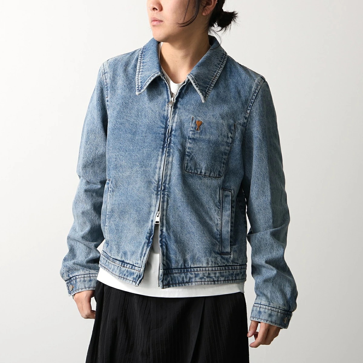 ami paris アミパリス デニムジャケット CONTRASTED AMI DE COEUR ZIPPED JACKET HJK835 DE0046 メンズ ハートロゴ 刺繍 480/BLEU-U
