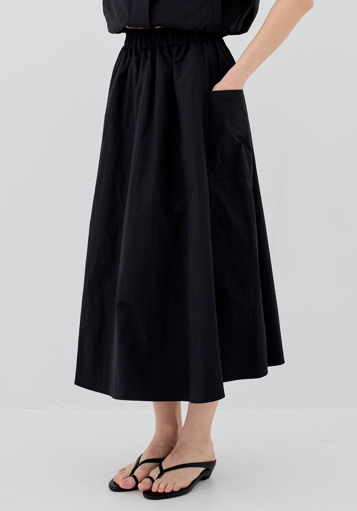 切りっぱなしフレアスカート