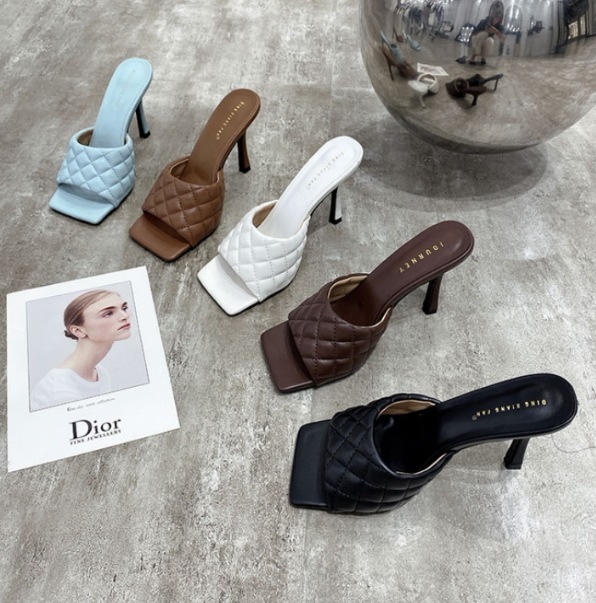 靴 レディースシューズ レディースサンダル ヒール ハイヒール スクエアトゥ 美脚 脚長 レザー キルティング かわいい 大人可愛い きれいめ シンプル カジュアル 大人 上品 おしゃれ お洒落