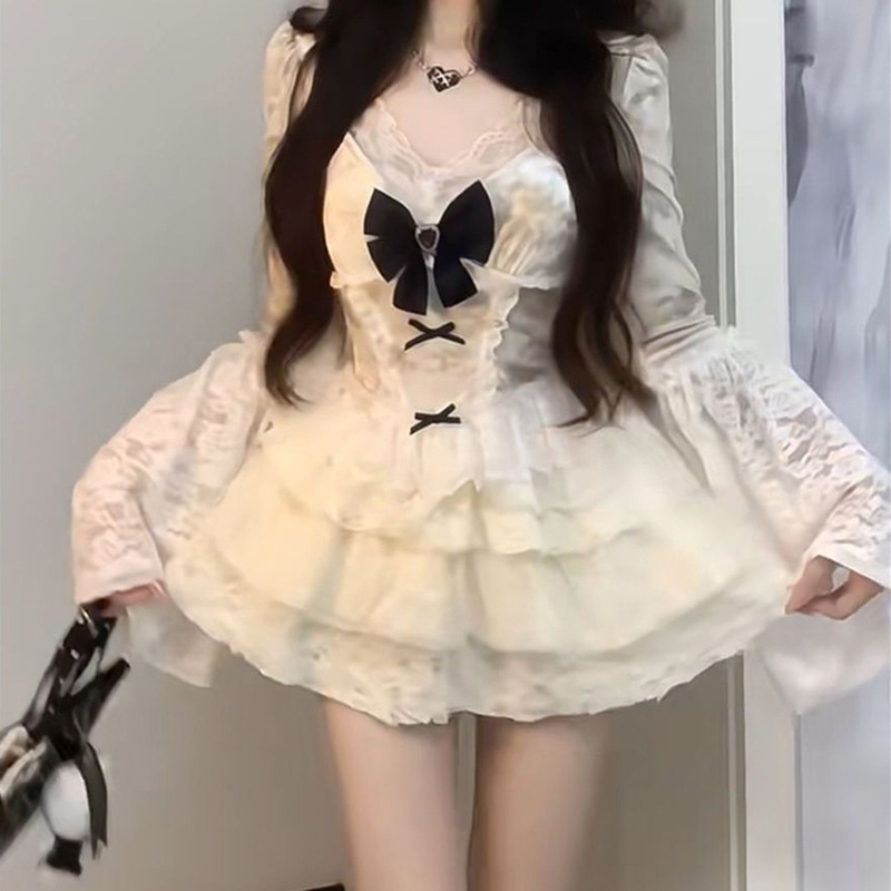 純粋でセクシーな女の子の蝶ネクタイセット女性用春と秋長袖レーストップハイウエストのふわふわショートスカートツーピースセット