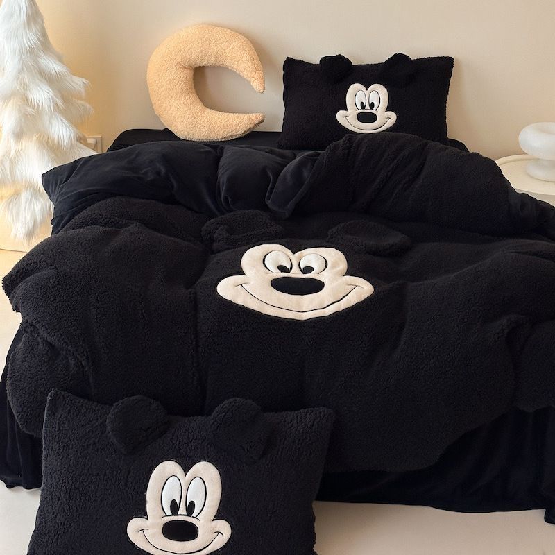 秋冬の新製品 漫画かわいいドナルドダックは秋冬の子羊のベルベットの4つのセットを厚くして保温した牛乳のベルベットの3つのセットのベッドをカバーしています