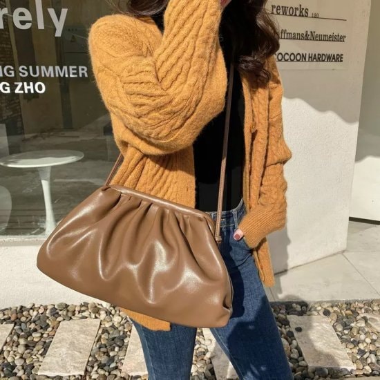 クラッチバッグ レディース 手持ちバッグ ショルダーバッグ 肩掛けバッグ 斜めがけ 大容量 がま口 カジュアル 大人 2way しわ加工 無地 シンプル お出かけ 女性 韓国風 オルチャン おしゃれ