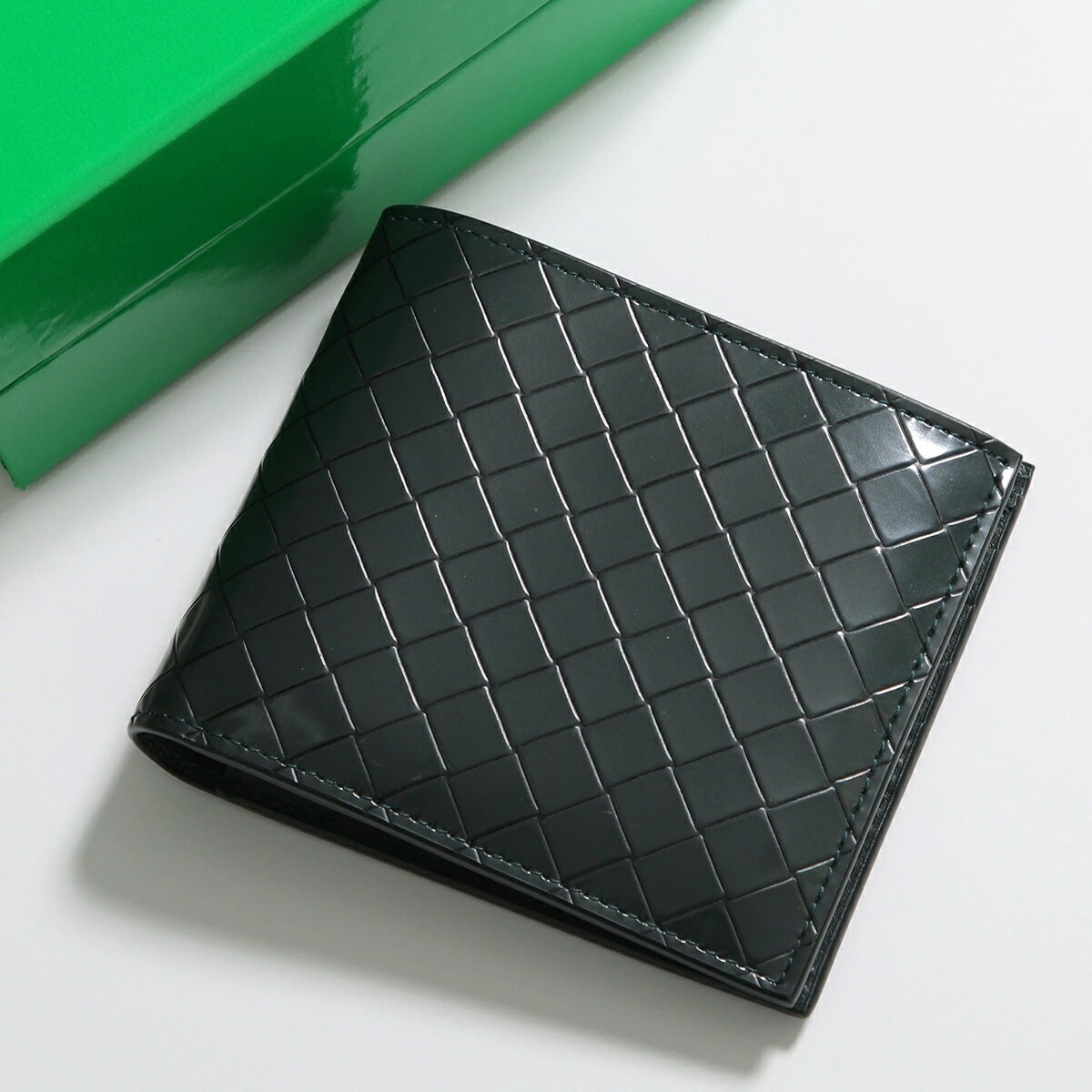 BOTTEGA VENETA ボッテガヴェネタ 二つ折り財布 743211 VT273 メンズ イントレチャート パテントレザー エナメル 小銭入れなし ミニ財布 3187