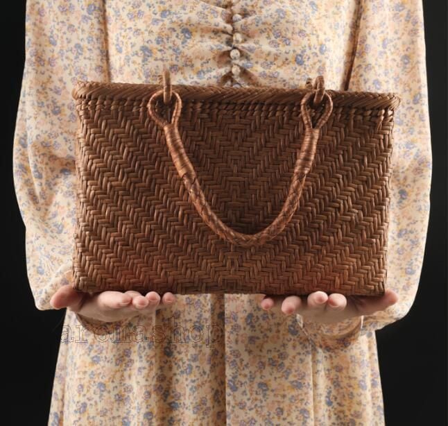 【極美品】 職人手作り 山葡萄かごバッグ 手編み籐バスケット 上品 和風 高級ハンドバッグ 贈り物や母の日ギフトに 新品未使用