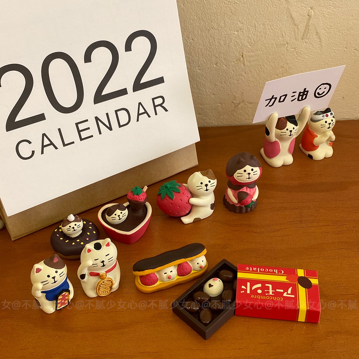 日本式クリスマスイブシリーズのかわいい猫の伝言は小さい動物の装飾品