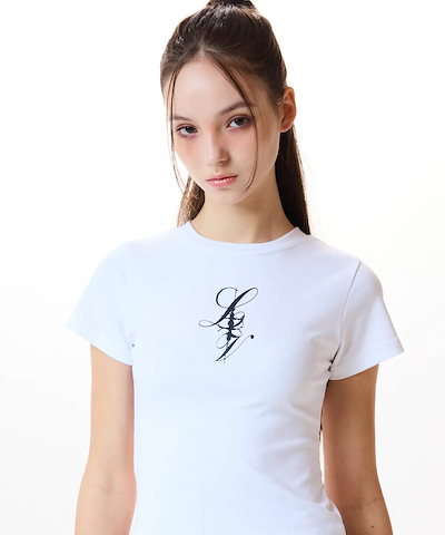 【LUV IS TRUE】IM LV グラフィックTシャツ♡ Qoo10 LUV IS TRUE IM LV TEE ロゴ 半袖 プリント