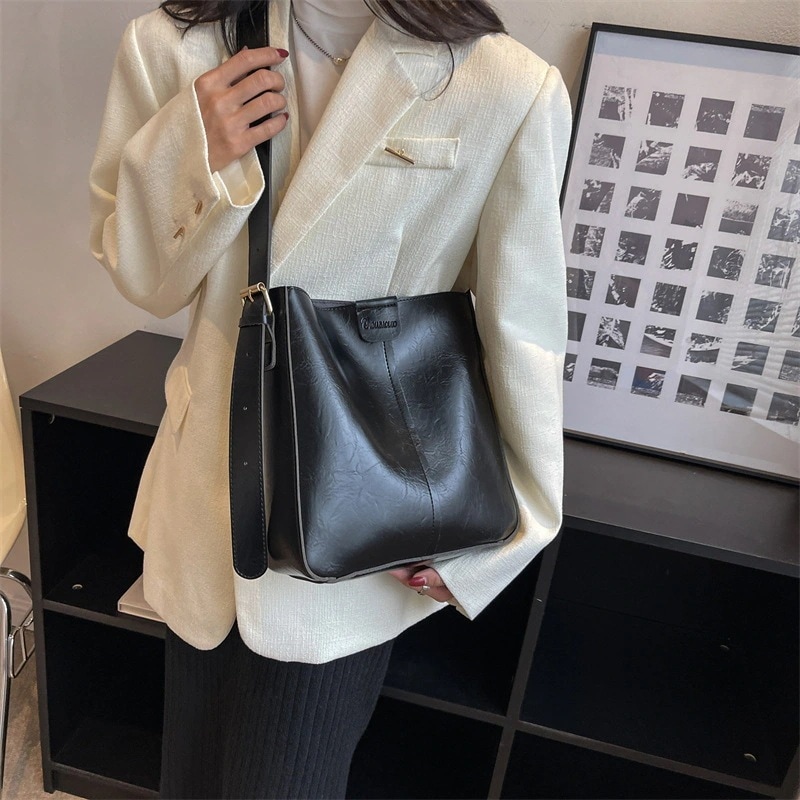 大容量バッグ 秋冬 無地 かたかた掛け ショルダーバッグ レトロ スクウェア 手提げバッグ スマホポーチ バッグインバッグ