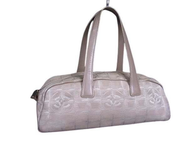 シャネル ショルダーバッグ ニュートラベルライン ナイロンキャンバス×レザー A15828 ココマーク シルバー金具　 ベージュ ハンドバッグ ショッピングバッグ【本物保証】 29,700円