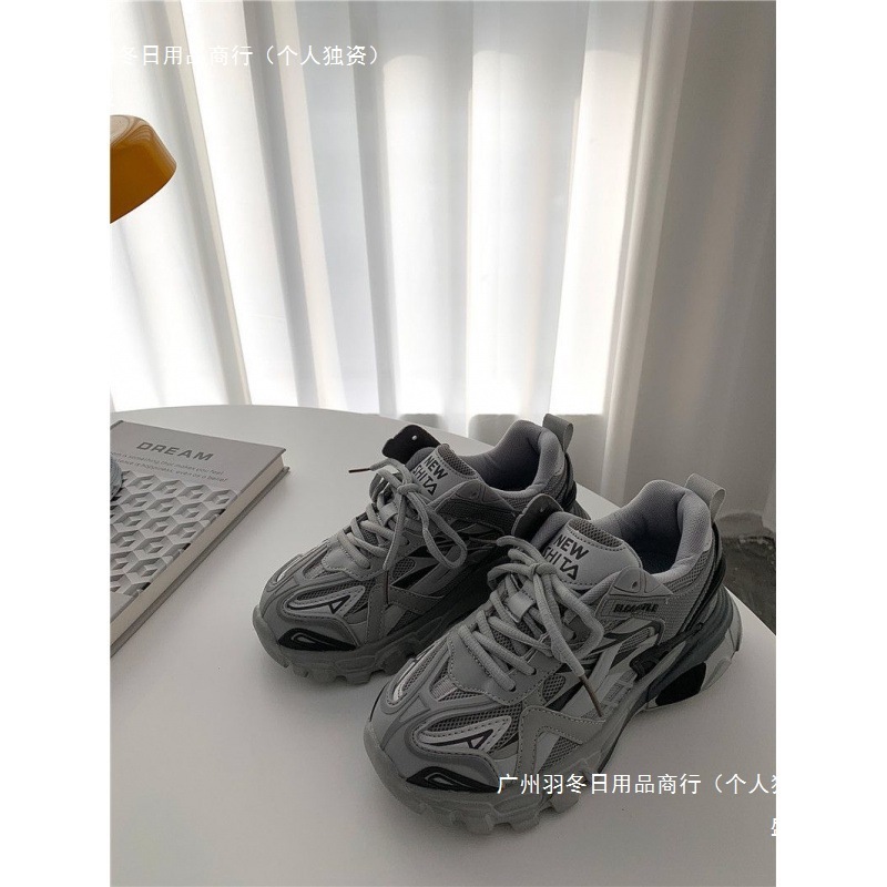 香港スタイルのダッドシューズ女性用2025年春新作レディースシューズネットレッドイントレンドオールマッチ韓国版通気性カジュアルスポーツシューズ