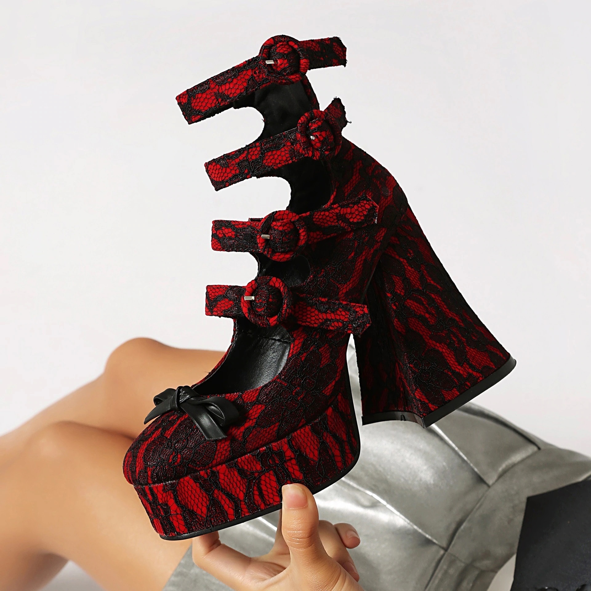 【急速発送】2025ダッドハイヒールレース防水台バックルリボンメレンゲ靴ゴシック甘クール風 4,890円