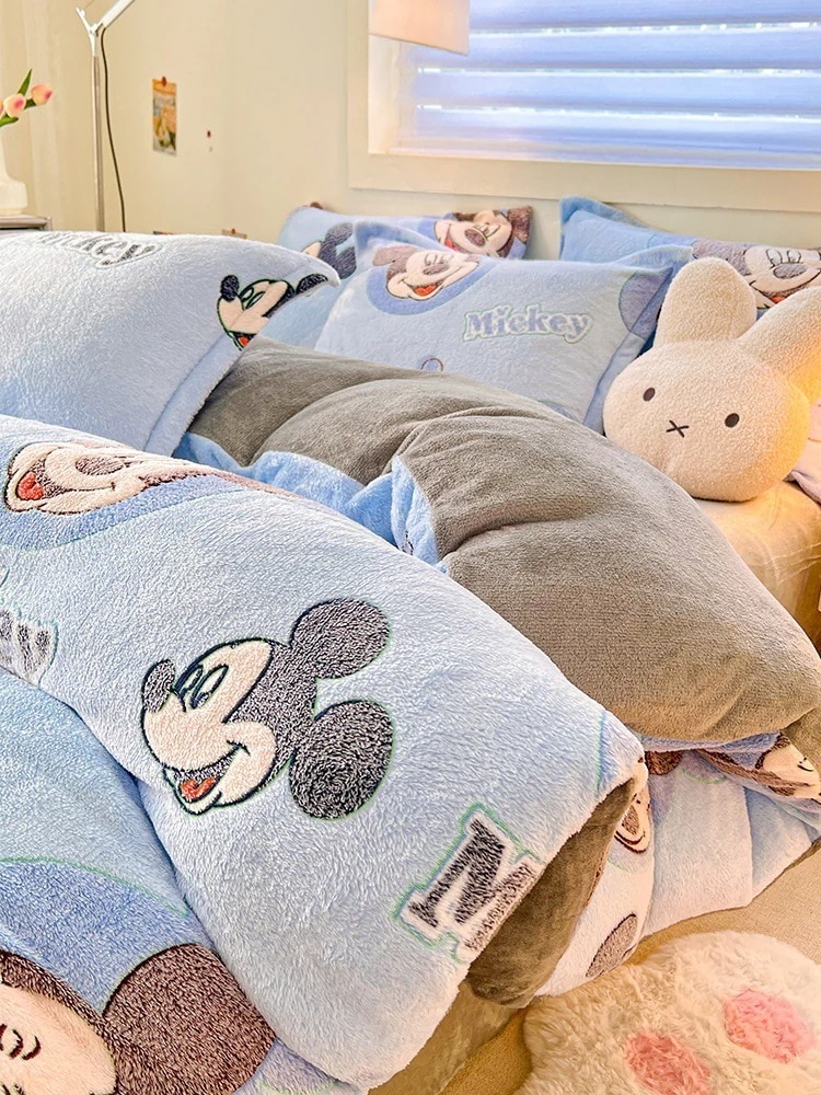 冬用スノーフレークベルベットベッド4点セット 増粘ミルクコーラルスエードミッキーキルトカバーシートプラスベルベット寝具 6,542円