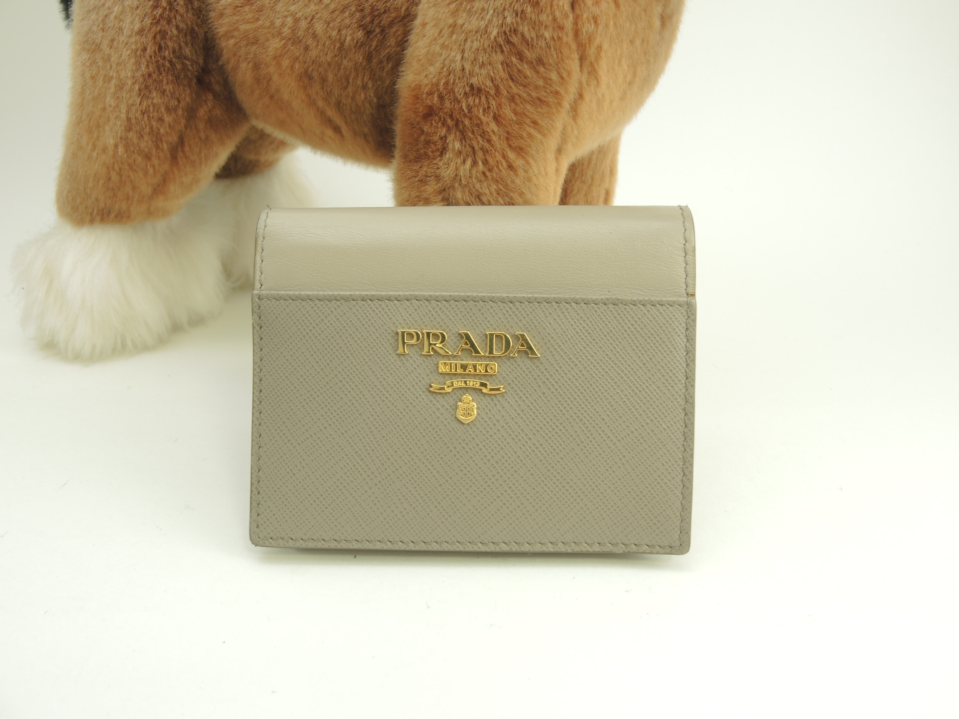 コンパクトウォレット サフィアーノ革灰 立体ロゴ 2折財布 極美品@ 1