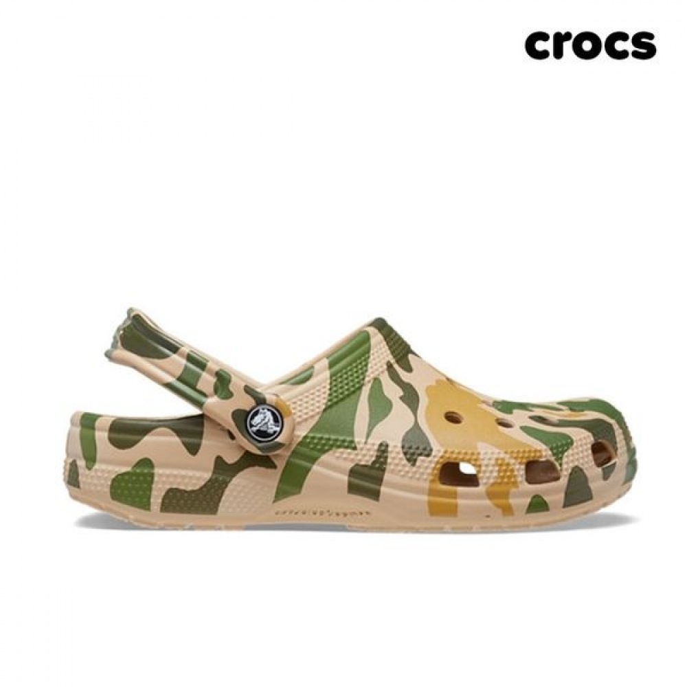 クロックスクラシックプリントカモクロッグサンダル/スリッパ (206454-2Y6) 9,209円