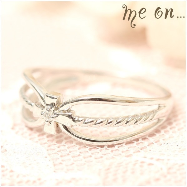 me on...神聖な十字架が清々しいダイヤの指輪 K10ホワイトゴールド WG ホーリークロスモチーフダイヤモンドリング お届けまで２３週間程度