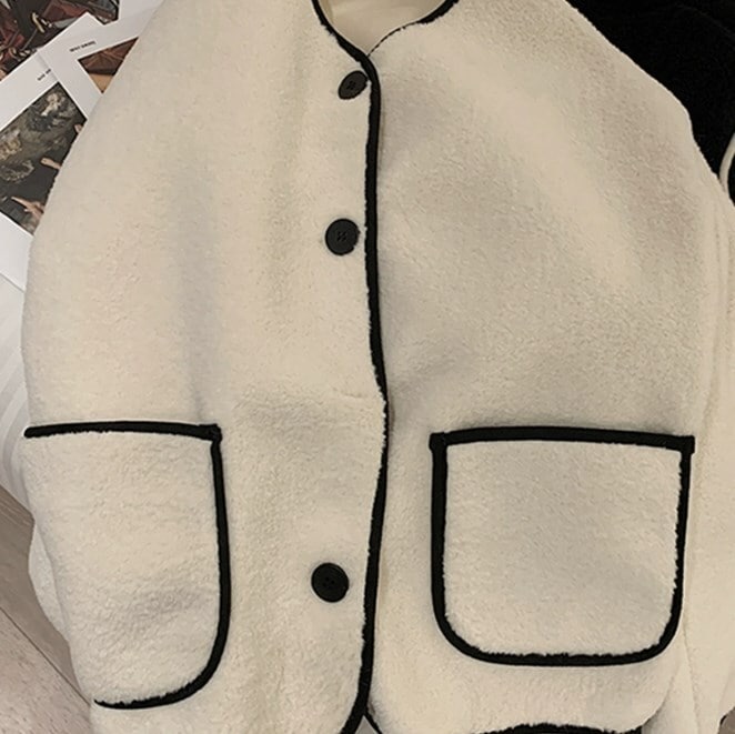 アウター ジャケット 上着 ショート丈 袖あり 長袖 襟なし 前開き ボタン ポケット ふわふわ かわいい 大人可愛い きれいめ シンプル カジュアル 大人 上品 おしゃれ お洒落 大人女子 こなれ感