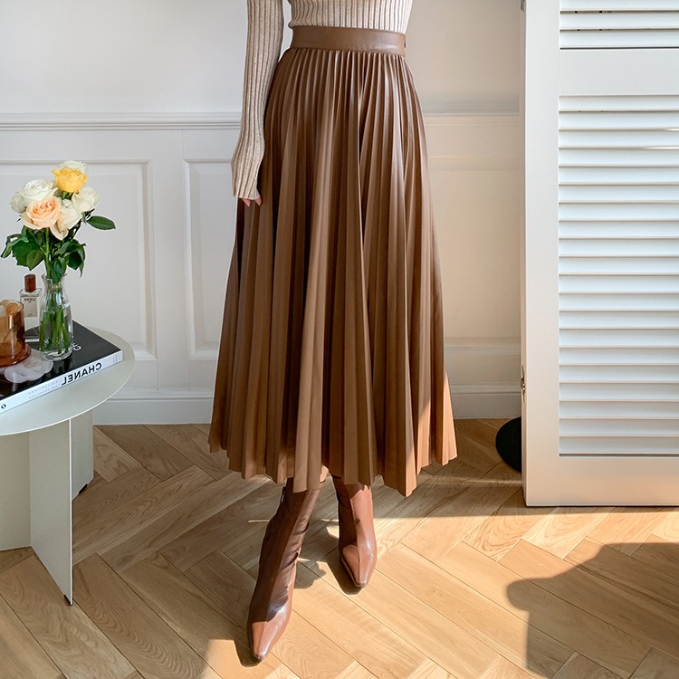 スカート プリーツスカート ミモレ丈 ストレート プリーツ レザー シンプル 大人 上品 おしゃれ かっこいい 大人女子 こなれ感 個性的 クール モード系 エレガント 主役級 無地 秋 冬 7,504円